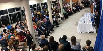 La ceremonia se llevó a cabo en la biblioteca central de la UNaF