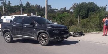 Grave choque frontal en Alta Gracia: un joven de 18 años sufrió fracturas expuestas