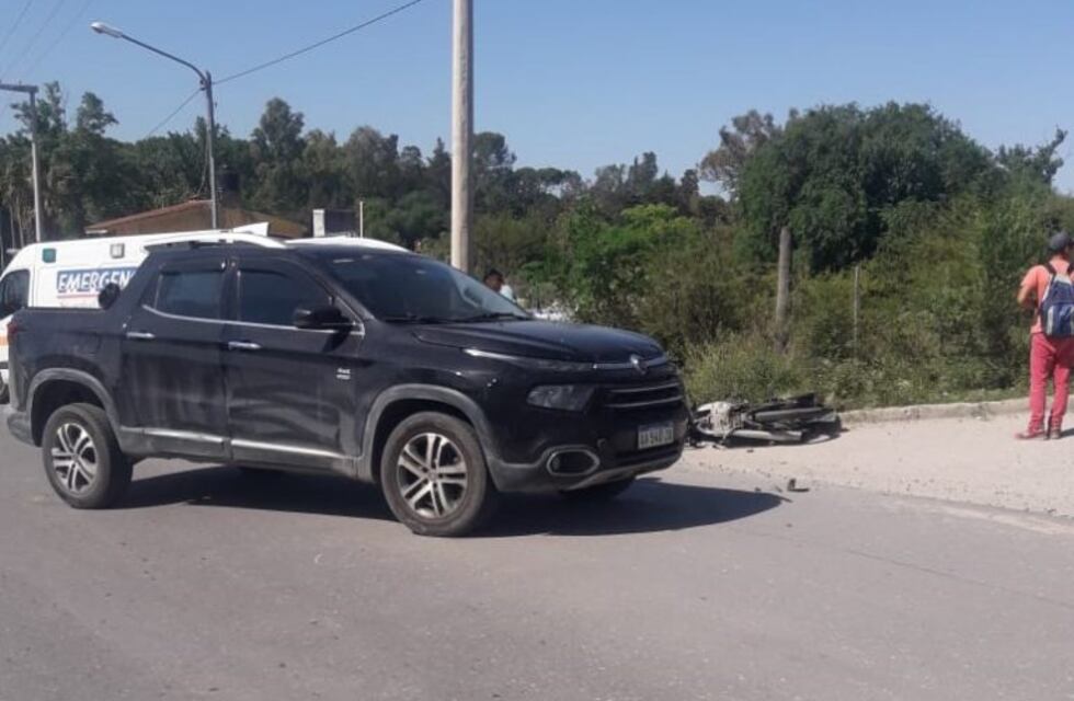 Grave choque frontal en Alta Gracia: un joven de 18 años sufrió fracturas expuestas