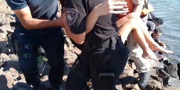 Mujer casi se ahoga en aguas del Río Paraná