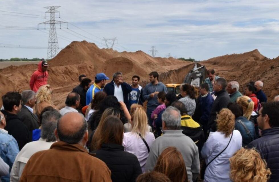 Passaglia recorrió junto a vecinos las obras en La Cautiva": "Nunca más vamos a inundarnos"