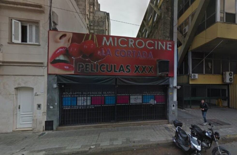 Fueron a ver una película porno y les amenazaron a punta de cuchillo