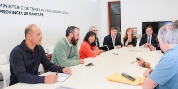 Julio Genesini y Andrea Uboldi junto a referentes de los gremios de la salud, dieron inicio a la mesa paritaria para el sector\u002E