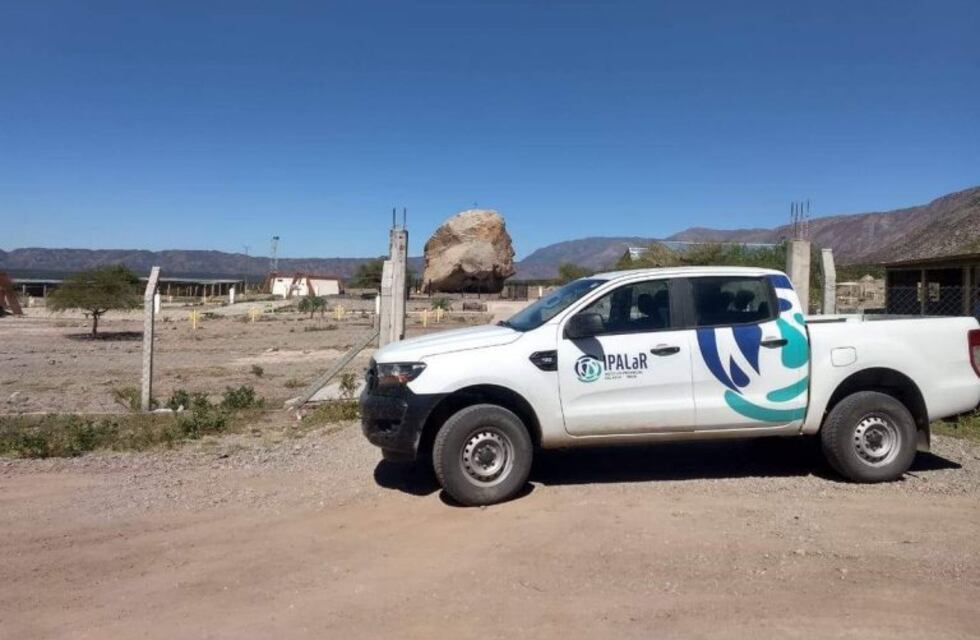 Empleados del IPALAR inician protesta en reclamo de aumento salarial y pase a planta
