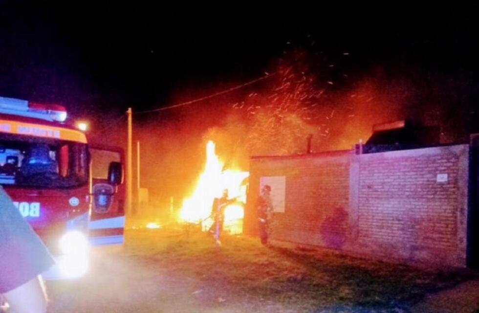 Bahía: incendiaron la casa de un hombre acusado de abuso