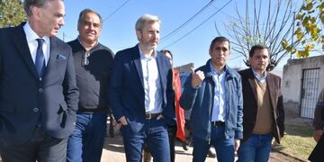 El Intendente de La Rioja, Alberto Paredes Urquiza, junto al Senador Nacional y pre candidato a Vicepresidente de la Nación, Miguel Ángel Pichetto;  el Ministro del Interior de la Nación, Rogelio Frigerio;  el Senador Nacional Julio Martínez y el Embajador en Perú, Jorge Yoma, visitaron las instalaciones del Núcleo de Integración del Desarrollo para la Oportunidad (NIDO) ubicado en el Barrio Loteo San Nicolás\u002E