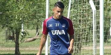 El ex Argentinos Juniors, Juan Ignacio Ménedez, presenta un golpe y se complicó su participación el domingo\u002E