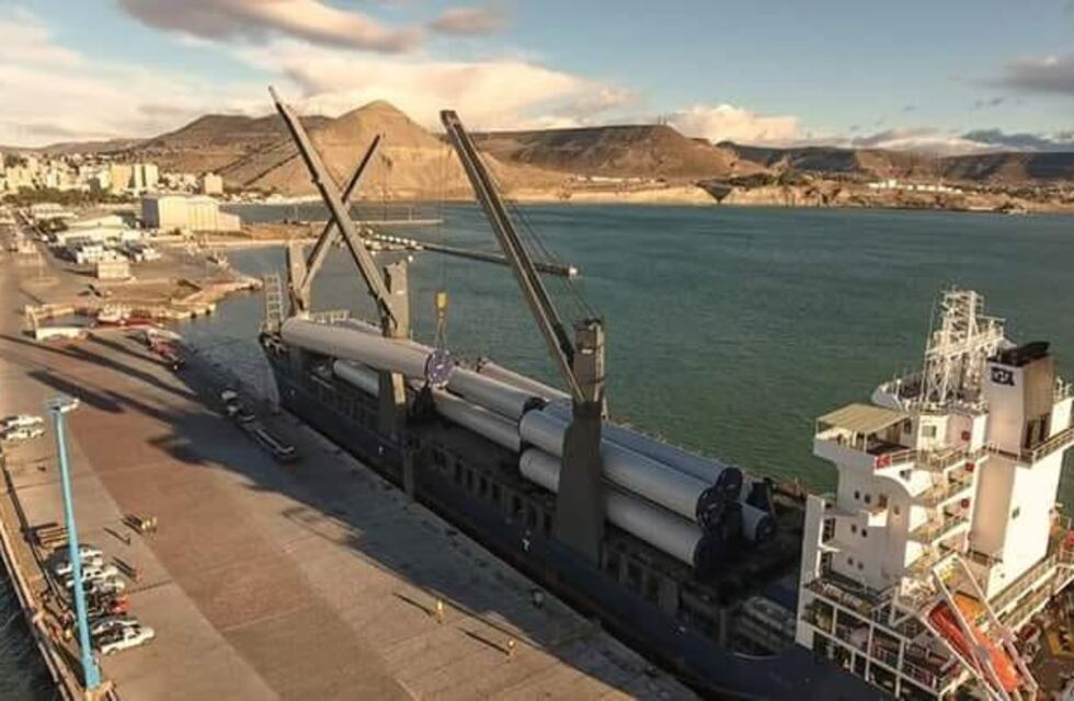 Llegan generadores eólicos al puerto de Comodoro Rivadavia