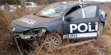 Los policías salvaron su vida de milagro esta mañana cuando chocaron en Tunuyán en el móvil en el que iban a toda velocidad tras un llamado al 911\u002E