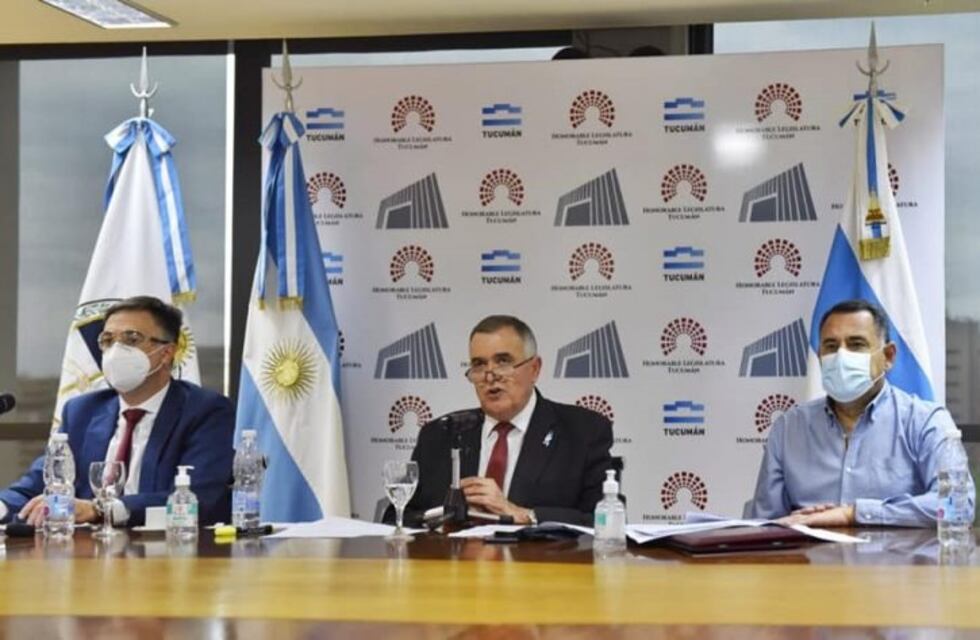 Jaldo junto a vicegobernadores con el embajador argentino en China