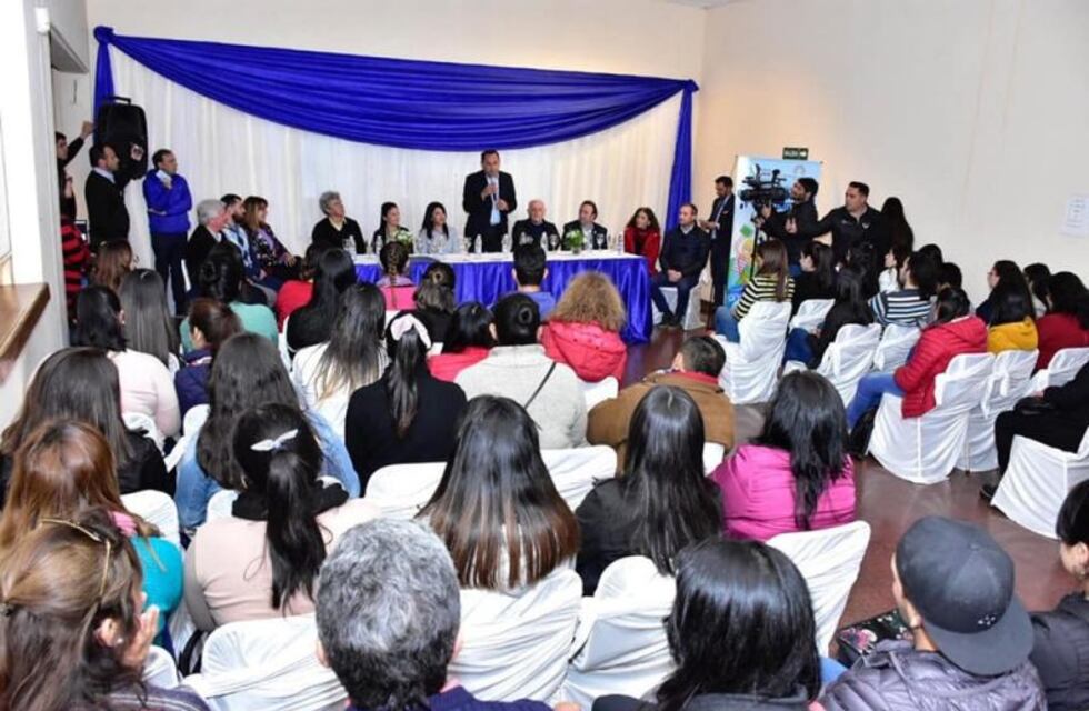 300 jóvenes de Chicligasta recibieron el Boleto Estudiantil Gratuito