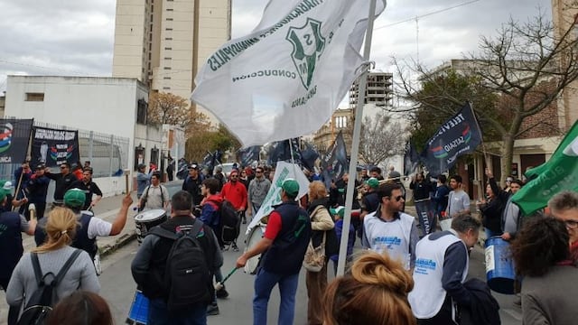 Trabajadores municipales de Bahía Blanca cerraron paritarias por el 46,3% de aumento.