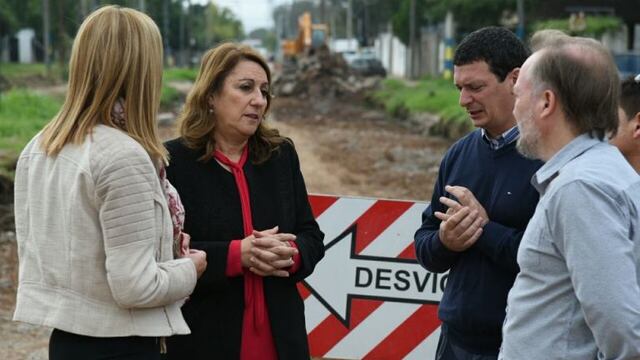 La intendenta de Rosario, Mu00f3nica Fein, recorriu00f3 las obras de remodelaciu00f3n de calle Junu00edn en barrio Ludueu00f1a.