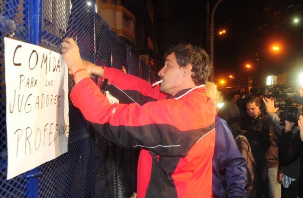Interpol publicó fotos y datos de "Bebote" Álvarez en su web tras el pedido de captura internacional