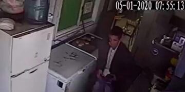 El depravado corrió desnudo a las empleadas de la estación de servicio de calle Octavio Pinto\u002E