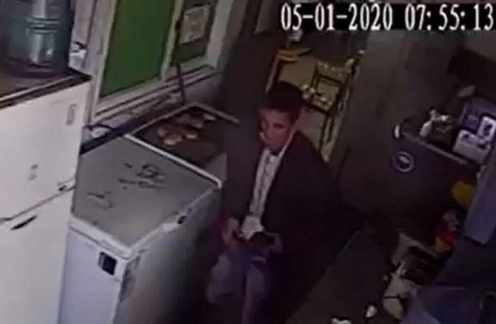 Desnudo, persiguió a dos empleadas dentro de una estación de servicio para robarles