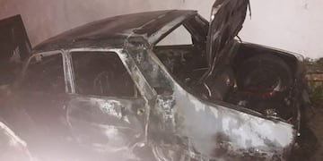 Incendio de autos de inspectores municipales en Villa del Rosario