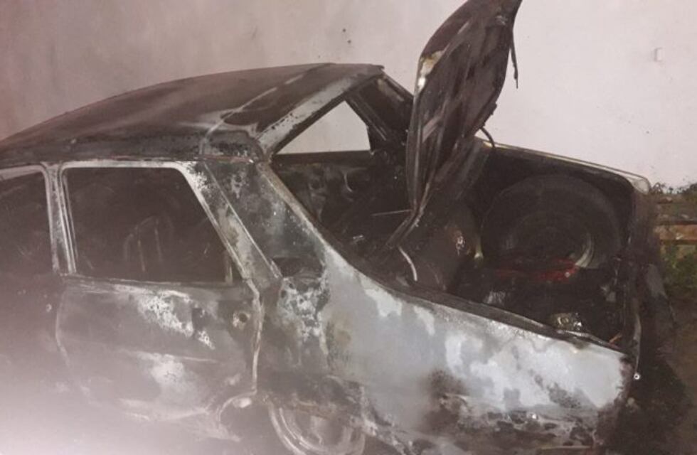 Incendiaron los autos de los inspectores municipales en Villa del Rosario