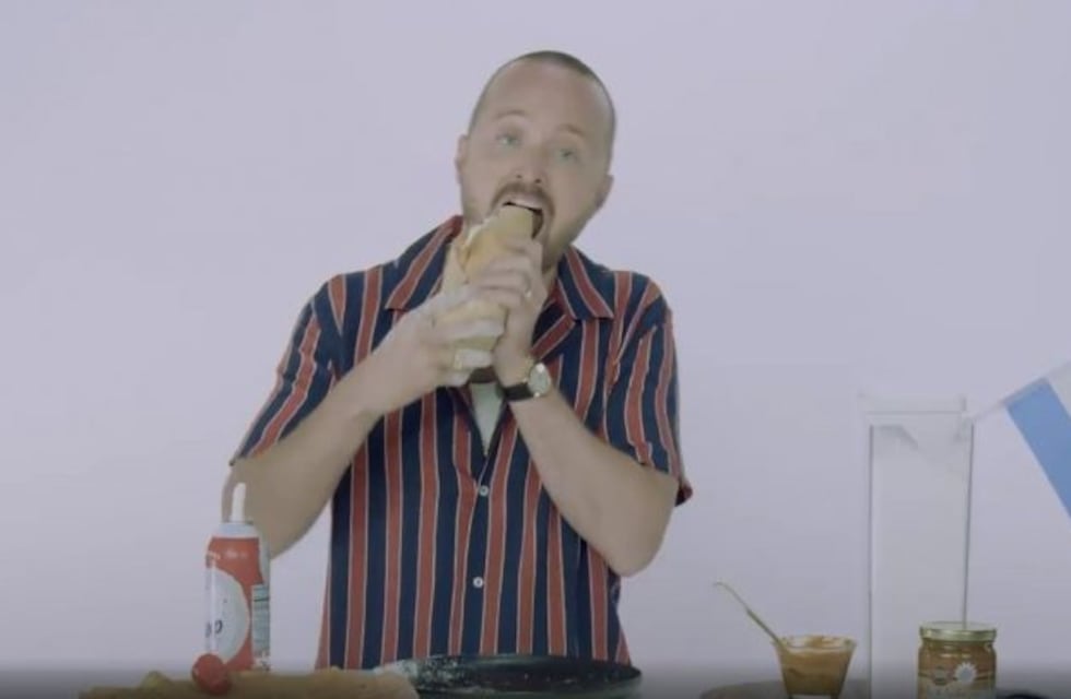 Aaron Paul anticipó el estreno de la película de "Breaking Bad" comiendo panqueques de dulce de leche