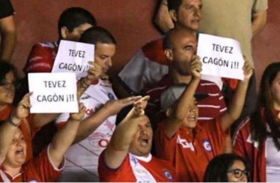 La hinchada de Argentinos Juniors se burló e insultó a Tevez