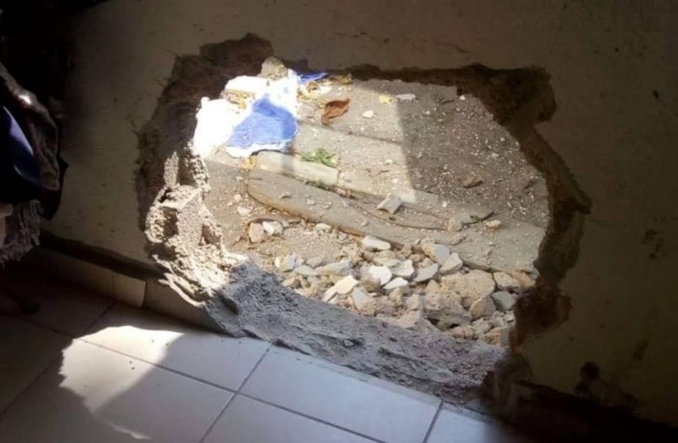 Hizo un boquete en un comercio, entró, robó y lo detuvieron