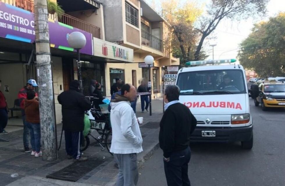 Le dio un infarto y murió mientras esperaba ser atendido en Las Heras