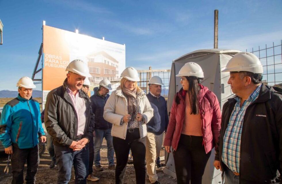 Bertone recorrió los avances de la obra de reencontrándonos