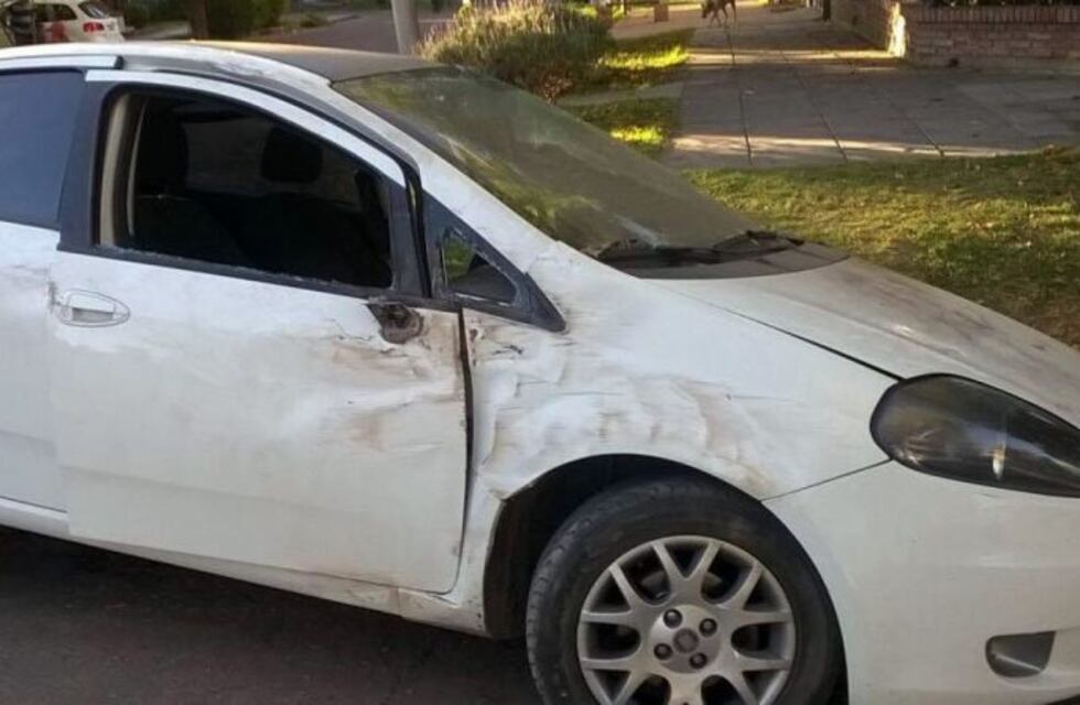 Una joven de 29 años sufrió fractura de tibia y peroné al ser embestida por un auto