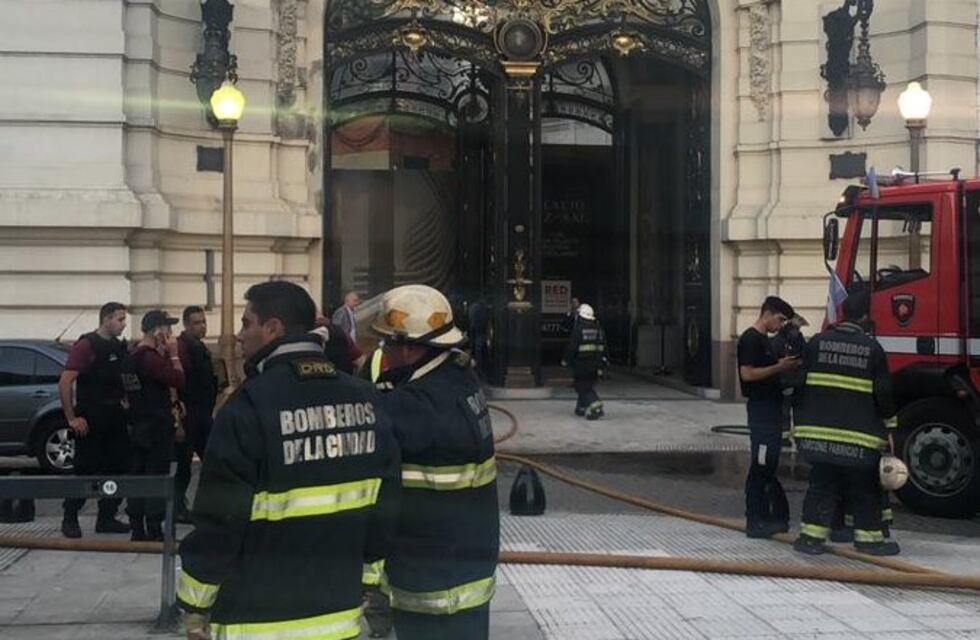 Al menos cuatro heridos por un incendio en el Círculo Militar