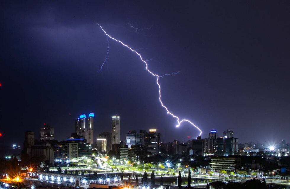 EPE confirmó tres cortes de luz en Rosario luego de la tormenta y el alerta por viento
