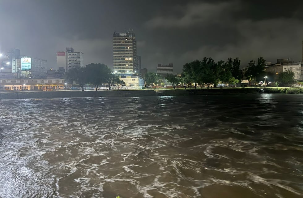 Intenso temporal en Villa Carlos Paz: ingresó una creciente de 7 metros en el río San Antonio
