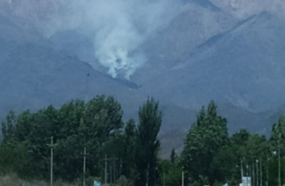 Importante incendio en el Manzano Histórico e investigan el origen del fuego