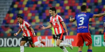 "Gregol". Gregorio Rodríguez encontró premio a su buen momento en Instituto con el gol del 1 a 1 en Santiago (José Gabriel Hernández / La Voz).
