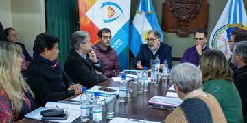 El intendente de San Salvador de Jujuy, Raúl Jorge (al centro), concurrió al Concejo Deliberante para informar sobre la crisis en materia de transporte público.