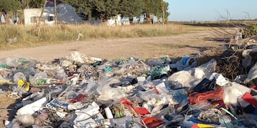 Cava de Aníbal Ponce al 3000 frente a la Escuela Nº 13