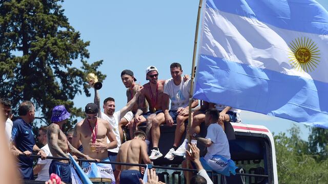 El plantel nacional completó los festejos por la consagración en el Mundial de Qatar y regresaron a sus hogares. Foto: AP.