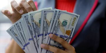 El blue sigue marcando a la baja