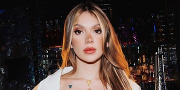 Sasha Ferro jugó al límite de la censura con una calza ultra baja y un look total pink