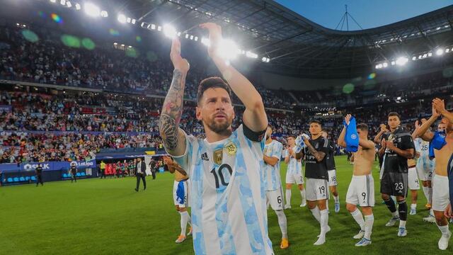 Lionel Messi superó en títulos a todos los clubes de Europa desde que debutó como futbolista profesional.