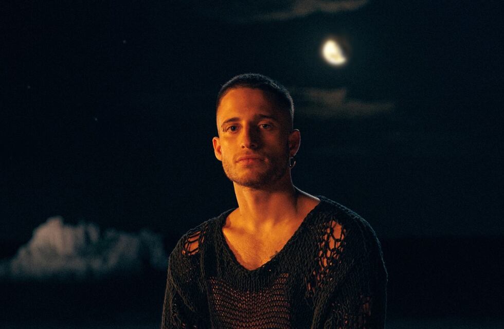 Así suena Descartable, el nuevo álbum de Wos, con Dillom, el Indio Solari, Natalia Lafourcade y más