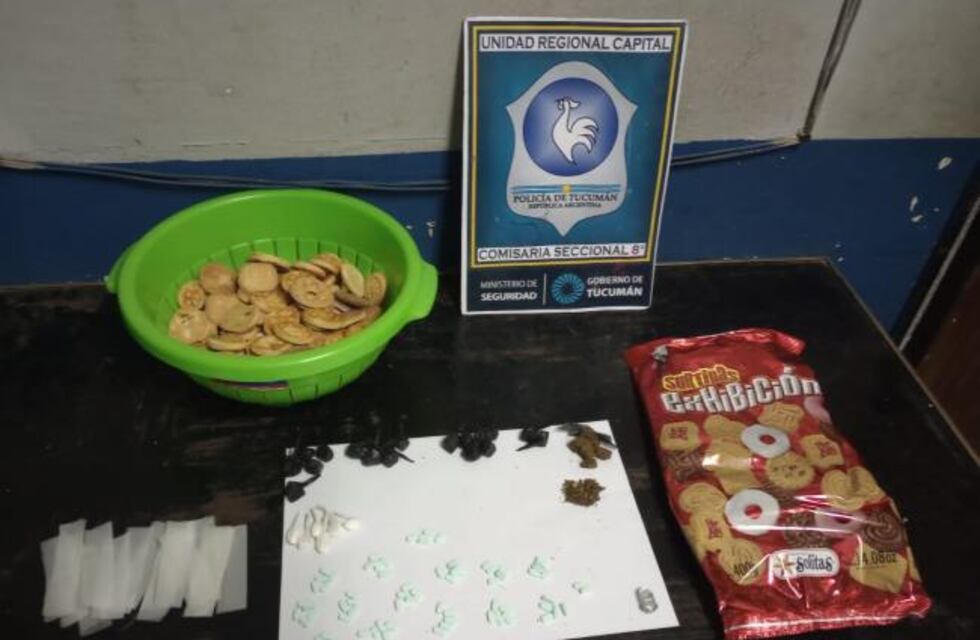 Insólito: intentaron hacer pasar drogas en un paquete de galletas en la comisaría octava