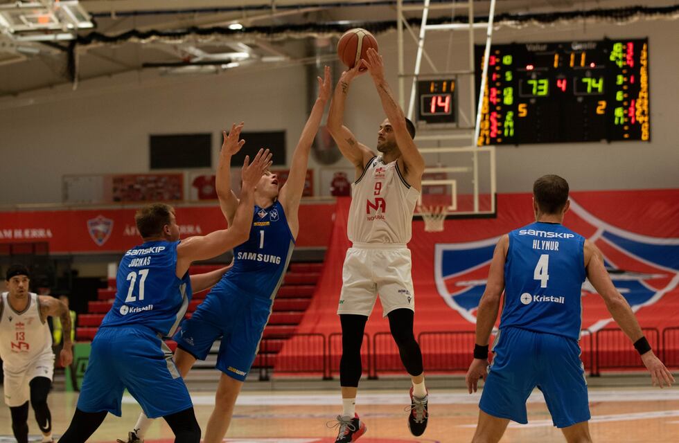 Con dos triunfos seguidos, el Valur de Pablo Bertone alcanzó la cima de la tabla