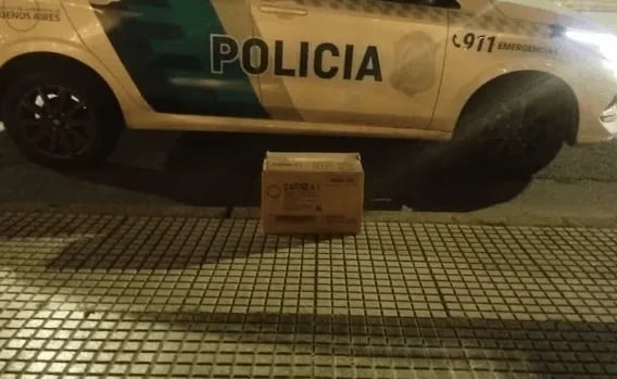 La caja de hamburguesas robada.