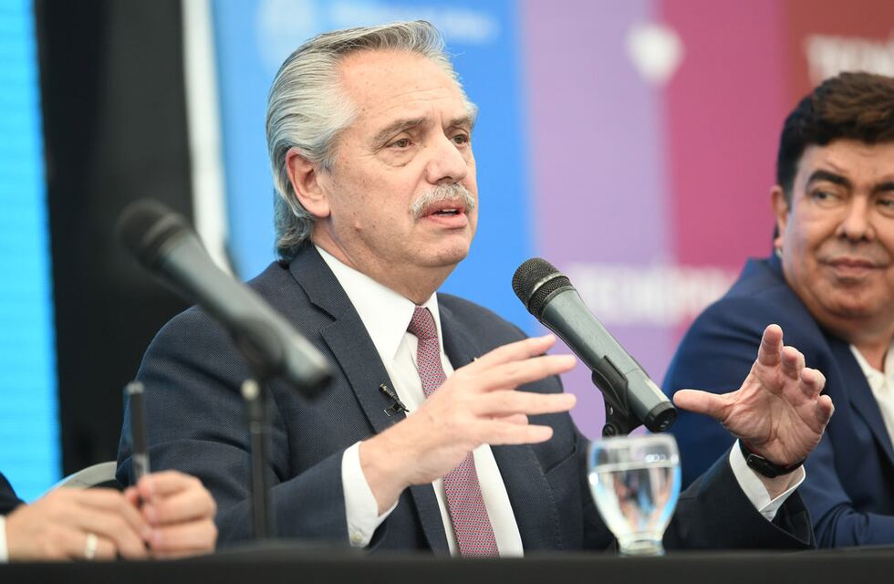 El Gobierno analiza si pagará o no el bono de fin de año para trabajadores que ganen más de $100 mil por mes