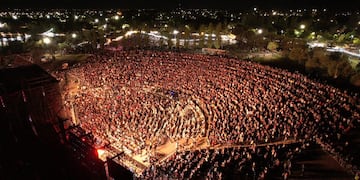 Más de 30 mil personas colmaron el nuevo teatro griego de Maipú.