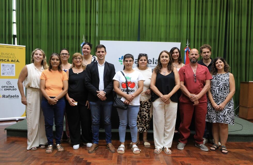 Se realizó la entrega de credenciales a los participantes del curso sobre Cuidados Gerontológicos