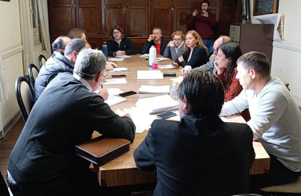 Se reunió la Comisión de Hacienda y se decidió un cuarto intermedio hasta el miércoles
