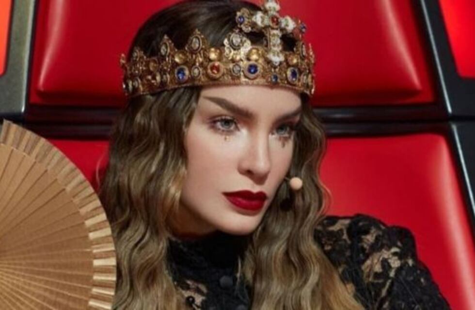 Belinda saludó al verano sin corpiño y en colaless