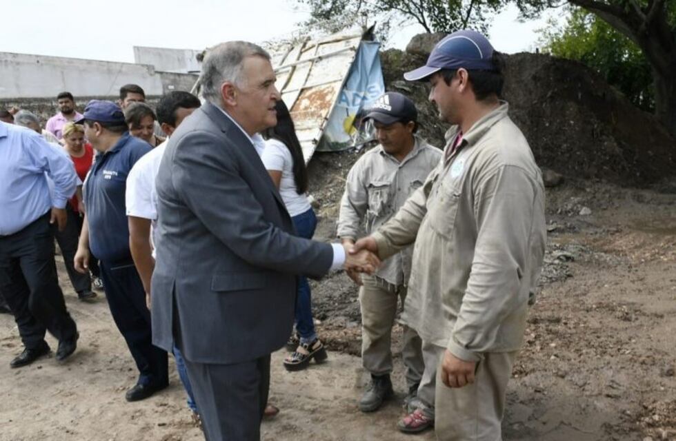 Banda del Río Salí: Jaldo supervisó obras de ampliación en una escuela