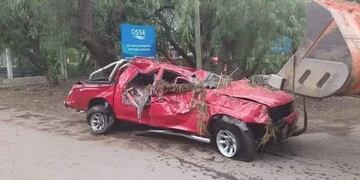 Camioneta arrastrada por la creciente\u002E